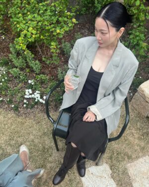 Jang Yoon-ju Instagram - My precious friend @lemaire_official 
We met for the first time in 2002 
and blessed each other. Christophe Le Maire 
Seoul store is open. 
Congratulations from the bottom of my heart!
🌷🩷👍🏻

나의 소중한 친구!! 
2002년에 처음 만나 서로를 축복하며
응원하는 크리스토프 르메르의 서울 매장이
오픈 하였다. 진심으로 축하해!