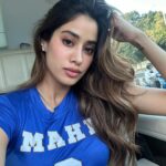 Janhvi Kapoor Instagram - Mahis day out 🏏 Mr Mahi missed you there @rajkummar_rao 🙁