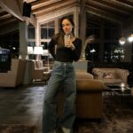 Janina Uhse Instagram - Anzeige, weil markiert// Den drehfreien Tag bestmöglich genutzt im @naturhotelforsthofgut 🏔️🥰 1. Leckeren Cocktail geschlürft 2. Im Family Spa erholt 3. Den Kinderbereich unsicher gemacht 4. Herrlich schnabuliert 5. Neue Freunde gefunden Bis gaaaanz bald 🥰