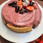 Janina Uhse Instagram - Sonntagsgrüße aus der @janinaandfood Testküche 👩🏽‍🍳🥧 Es ist vermutlich der beste Kuchen, den ich jemals gebacken habe 🤫🥰