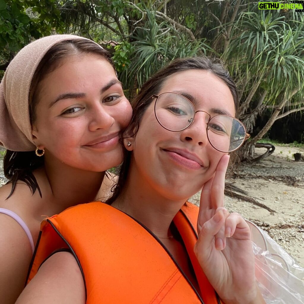 Janine Gutierrez Instagram - happy birthday to my beautiful beautiful sister jeje! I love you so much all this time always 🪄 @jessicacdg - don’t call her jeje, she will kill you
