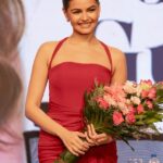 Janine Gutierrez Instagram - KAPAMILYA! ❤️💚💙 Thank you so much to my @abscbn family for my second contract signing. This is so special to me and I am forever grateful. I’m so so happy to continue to be a certified Kapamilya!! Thank you to my bosses turned family, to my @dreamscapeph family, @asapofficial family and @lvd_management family for the trust and love. At syempre sa mga #Kapamilya all over the world - THANK YOU for the love and I’m sending all my love back to you! Excited na ako sa mga susunod na pagsasamahan natin ❤️‍🔥❤️‍🔥❤️‍🔥😉 TYL!