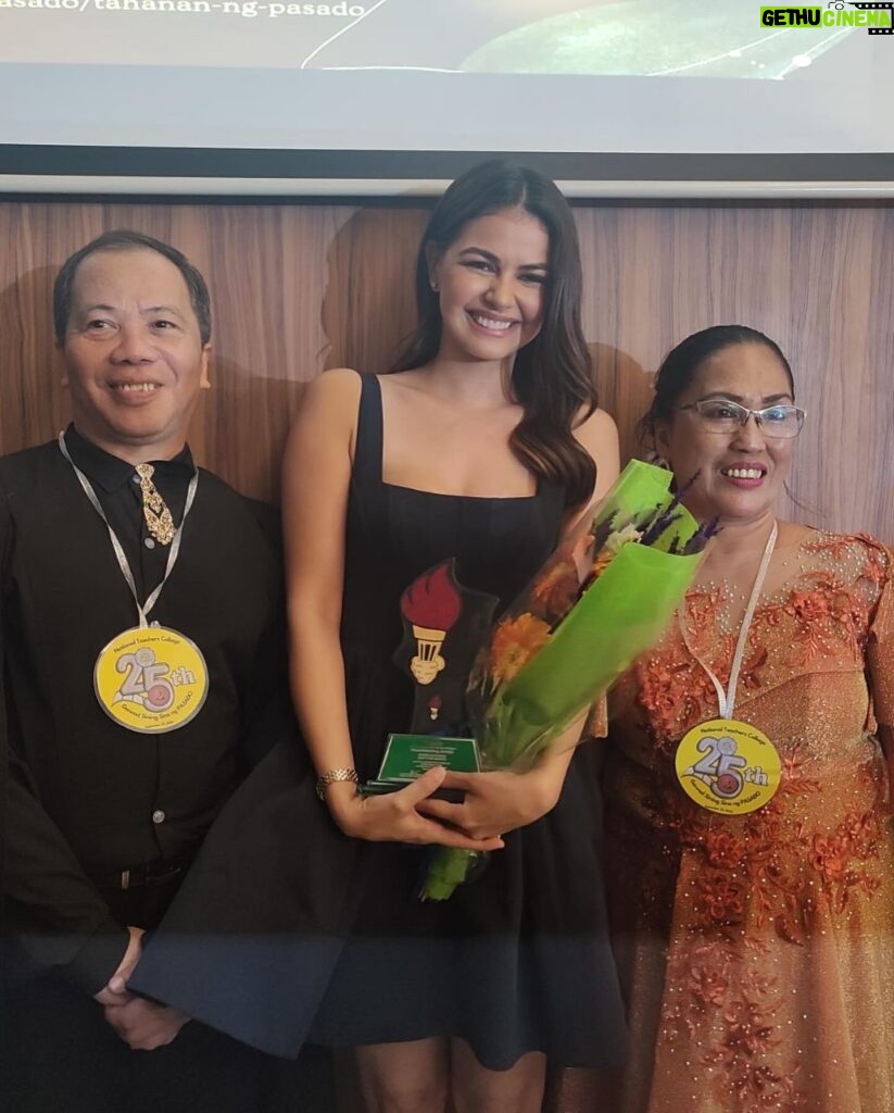 Janine Gutierrez Instagram - Maraming salamat po sa lahat ng dalubgurong bumubuo sa Gawad Pasado sa parangal na ibinigay ninyo sa akin at sa Bakit Di Mo Sabihin 🙏🏻 Thank you Direk @realflorido and @imfloreyes for allowing me to be part of this story and beautiful script. Thank you partner, @akosijcdeberat!! Thank you ate @anagfeleo as always for your guidance!! And thank you thank you @titsercarvs and @disneyaguila - sa pagmamahal at pasensya niyo samin. They translated the entire script into Filipino Sign Language. Thank you also ate @jccantosmakeup my package deal and direk @punktures ang hirap nito pero kinaya. Thank you @cinemalayaofficial for being our first home, and now @primevideoph. More power to the Deaf community in the Philippines and FSL. Here's to working towards making our country more accessible and inclusive for everyone 🤟🏻🩷