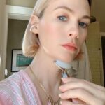 January Jones Instagram - Finding a face oil that isn’t packed with toxins or harsh ingredients that can damage your skin’s barrier is no longer difficult thanks to @truebotanicals Renew Pure Radiance Oil. I love this face oil because it’s formulated with ingredients that not only hydrate the skin, but deliver all the anti-aging benefits you need to keep your skin plump and glowy. I love massaging mine in with this limited-edition Moonstone roller that also helps with depuffing. You can get both in the You Make Me Glow kit on truebotanicals.com #truebotanicalspartner