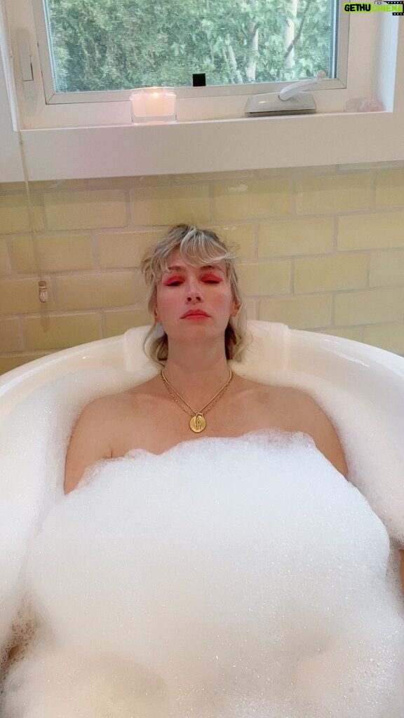 January Jones Instagram - I needed to document this for the archives. He gave me a yes day with very little talking, he even refrained from judging my mood mkup 💖🛁