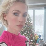 January Jones Instagram – Merry Christmas Eve ❄️🎄