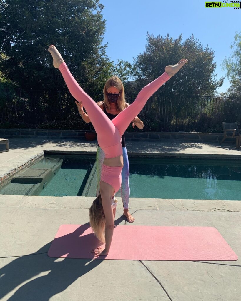 January Jones Instagram - 🧘🏼‍♀️