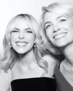 January Jones Instagram - Merry Holidays from the mayor of Hollywood and me 🎅🏼🎄❤️