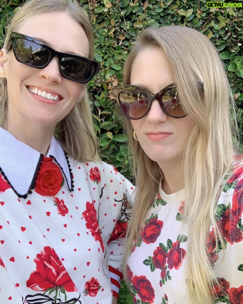 January Jones Instagram - Sister just showed up dressed the same as me. Black pants too. Soulmates or relationship conformity?