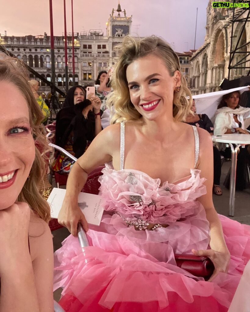 January Jones Instagram - Night 1 in Venice for @dolcegabbana Alta moda 💃🏼