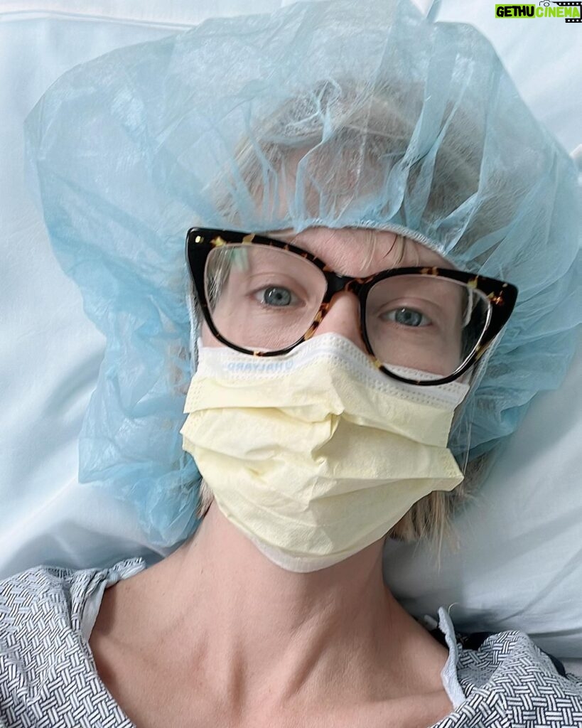 January Jones Instagram - Possibly the cutest I’ve ever looked. Knee surgery ✔️thanks Dr. Gerhardt for fixing my meniscus. NBA here I come. #goWarriors #ImOnDrugs