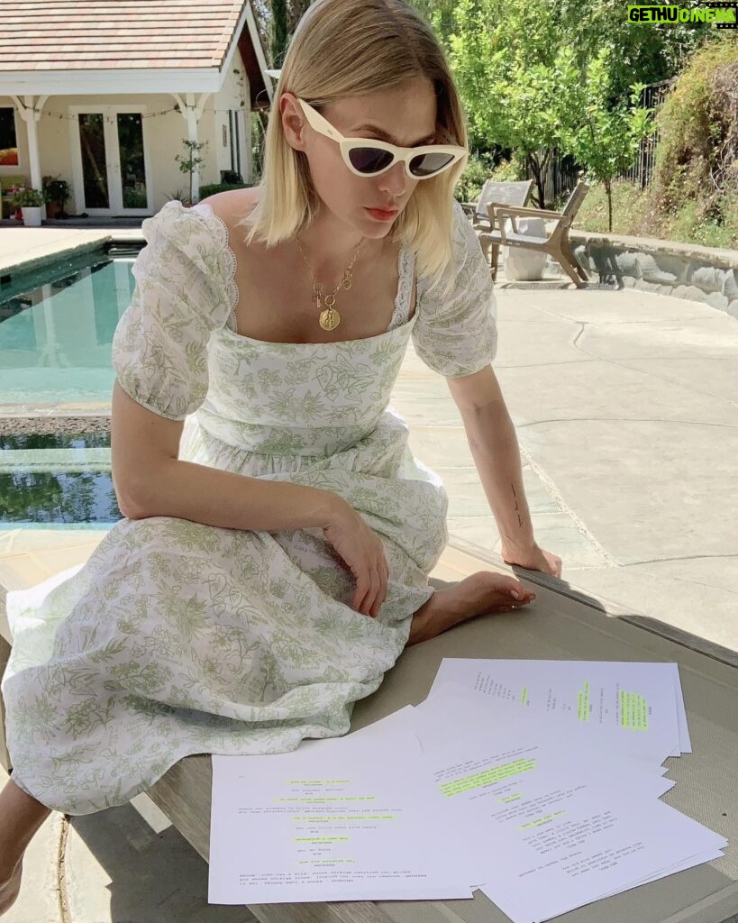 January Jones Instagram - Lost brain, a series. Some days I put OJ in my coffee or 2 bras on, how on earth am I supposed to memorize scenes again..