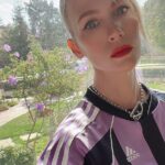 January Jones Instagram - Are selfies still a thing? it’s been a while