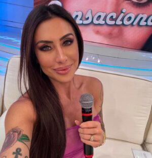 Jaque Khury Instagram - Gravação sobre um tema muito interessante sobre autoestima, e distorção de imagem para o @sensacionalredetv da @danialbuquerquetv Quando for ao ar aviso vocês .