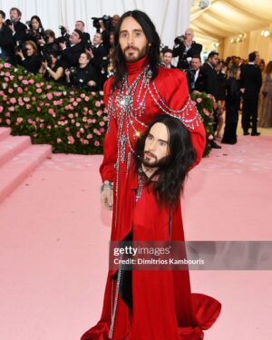 Jared Leto Instagram - Happy Met Gala 🖤

Which was your favorite?

Maybe it’ll make an appearance on tour 🐱

@gucci @alessandro_michele @karllagerfeld @scpsunlimited @kimkardashian @kendalljenner @kyliejenner @dakotajohnson @katyperry @jimmyfallon @honeymoon @donatella_versace