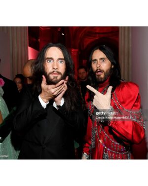 Jared Leto Instagram - Happy Met Gala 🖤

Which was your favorite?

Maybe it’ll make an appearance on tour 🐱

@gucci @alessandro_michele @karllagerfeld @scpsunlimited @kimkardashian @kendalljenner @kyliejenner @dakotajohnson @katyperry @jimmyfallon @honeymoon @donatella_versace