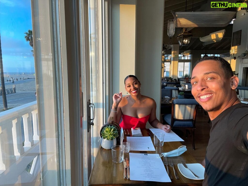 Jasmine Luv Instagram - Valentine’s Day recap from The Barrett’s ❤️🥰🎁🔥💃🏽💃🏽 Thank you @tallguycarreviews_ for making this day and every other day amazing. I Love you ❤️