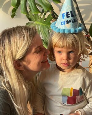Javiera Acevedo Instagram - 20/05/21 
Mi amor hermoso mi guagua mi princeso de mi corazón tan dulce tan tierno tan regalón cariñoso y generoso, observador, cauteloso y explorador… hace 2 años me hiciste la mujer más feliz del mundo y cada día ese amor crece… tanto así que uno piensa que va a explotar de amor! Como se puede amar tanto! Gracias Guaton delicioso por darme tantas alegrías, por hacerme reír a diario y por compartir los mismos gustos por el cariño la ternura la buena mesa y la felicidad de reunir a todos con tu sonrisa y tu amor infinito. Cosito mas rico mi niñito libre, te veo crecer rodeado de amor y cariño. Eres especial y tu ángel y simpatía te llevarán muy lejos! 
Que sean muchos más así de sanito y así de contento Kaicito!!! Tu mamá en su mejor versión gracias a ti ♥️
#mesdelmar #mesdelkai 🌊