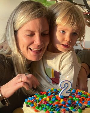 Javiera Acevedo Instagram - 20/05/21 
Mi amor hermoso mi guagua mi princeso de mi corazón tan dulce tan tierno tan regalón cariñoso y generoso, observador, cauteloso y explorador… hace 2 años me hiciste la mujer más feliz del mundo y cada día ese amor crece… tanto así que uno piensa que va a explotar de amor! Como se puede amar tanto! Gracias Guaton delicioso por darme tantas alegrías, por hacerme reír a diario y por compartir los mismos gustos por el cariño la ternura la buena mesa y la felicidad de reunir a todos con tu sonrisa y tu amor infinito. Cosito mas rico mi niñito libre, te veo crecer rodeado de amor y cariño. Eres especial y tu ángel y simpatía te llevarán muy lejos! 
Que sean muchos más así de sanito y así de contento Kaicito!!! Tu mamá en su mejor versión gracias a ti ♥️
#mesdelmar #mesdelkai 🌊