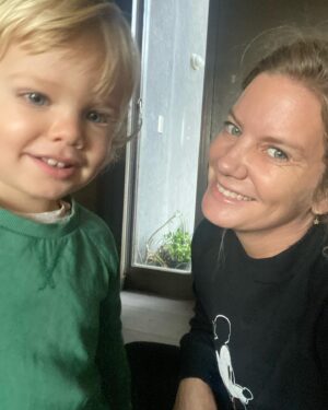 Javiera Acevedo Instagram - Mañanas antes de partir al jardín…❤️
Tan cariñoso tan dulce y tierno, tan bueno y tan simpático! Enamorada es poco!