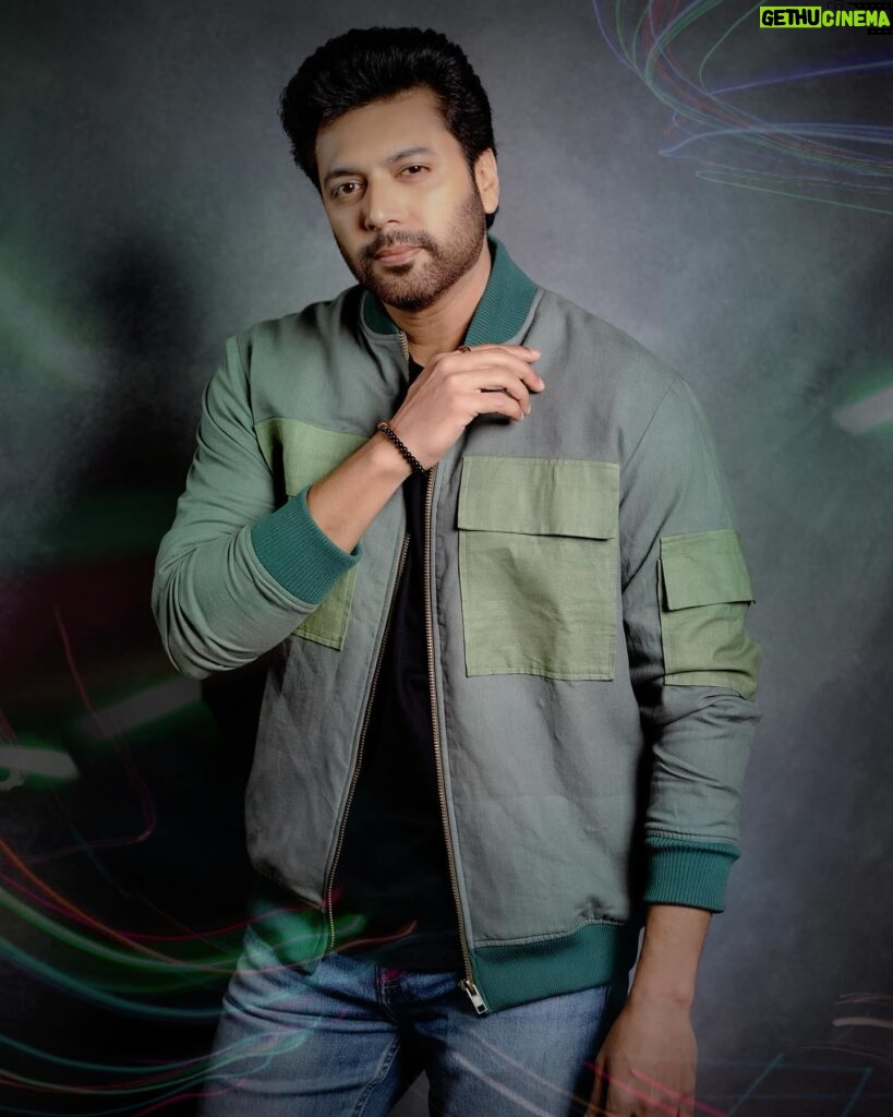 Jayam Ravi Instagram - 🚨 #Siren promotions 🚨 Jacket : @khhouseofkhaddar @elevate_promotions Footwear : @tonirossiofficial Styled by @malinikarthikeyan Style Team @harshene.ravichandar @team___e Photographed by @kiransaphotography #JayamRavi #TeamE #Siren #vijaytv