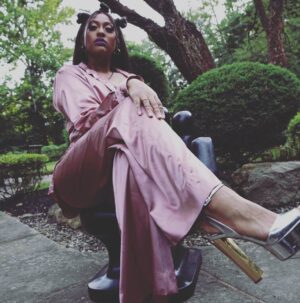 Jazmine Sullivan Instagram - Thankful for my crew who came together last minute during these crazy times to help me put this together. 📸@thearthype 🎥 @mojo_shoots glam: @beautemua @de_mcpherson @marquette21 sound: @audiowurx vocalist: @ayana_is @alisathejawn @natalieimani guitar: @flanafi management: @zsssss and my babe @iamdavewatson thank u all 4 coming w positive vibes! I couldn’t have done any of this with out y’all!💜