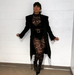 Jazmine Sullivan Instagram - Happy holidays everyone❤️