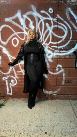 Jazmine Sullivan Instagram - OUTLAWZ video out now. @richforever   @21savage 
.
.
Director: @marcklasfeld 
Mua : @beautemua 
Hair: @de_mcpherson & @dhairiusnyc 
Styling: @the_joiee