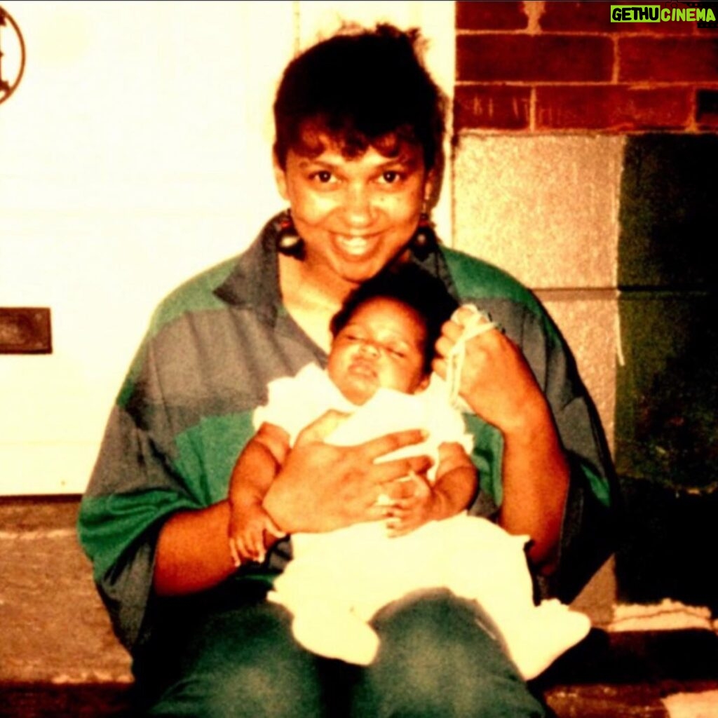 Jazmine Sullivan Instagram - To my mommy, my world @mspamjoi Since I was a kid I watched you turn nothing into something over and over again. Seeing potential in the things people deemed as trash, and leaving everything u touched more beautiful than u found it. Late October 2019 our world was flipped upside down when U were diagnosed w IBC (inflammatory breast cancer). our days were no longer filled w convos of u telling me to hurry up and finish my project, but of chemo treatments and hospital visits. Shit got real, Fast. But if being your daughter has taught me one thing it is how to work w something ugly, painful even, and make it a work of art. So that’s what We’ve been doing since October. Trying to make beauty of this ugliness. And To watch u handle urself w such grace, wisdom, strength and empathy for others while ur going thru the toughest time in ur life has been the most beautiful thing I’ve ever witnessed. You mommy, are the prettiest picture, the best lyrics and sweetest melody I’ve ever heard. And I’m so proud of u and proud to be ur daughter. I know w all my heart that w ur strength and determination and God’s help he will continue to carry us thru and out of this time in our lives and give us a testimony of complete healing and victory!! So happy Mother’s Day of many more to u my joi. Loving you always!