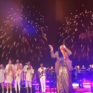 Jazmine Sullivan Instagram - Thanks #macysfirework @nbc for having me! Special thanks to @raychewlive for the beautiful arrangement! 
#blacknationalanthem