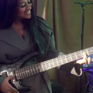 Jazmine Sullivan Instagram - How she (HER) play n sing like det? “Girl like me” ft @hermusicofficial at midnight!