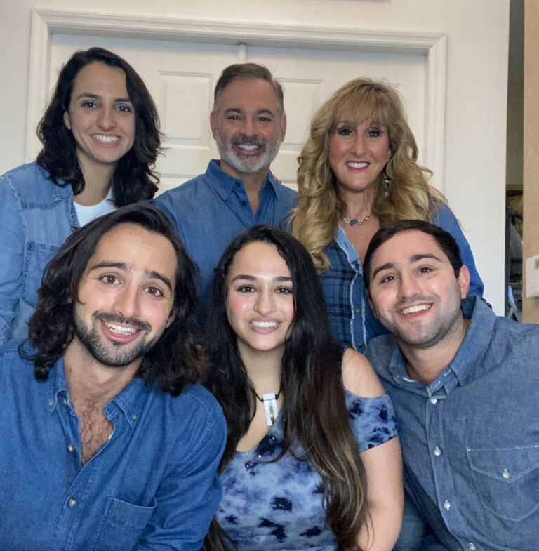 Jazz Jennings Instagram - I swear I am the luckiest, most blessed person to have such a great support system. As a family, we made a joint decision that we plan to share with you all from our new family account, @thejenningsfamily__. Be sure to follow to be the first to hear and keep up with all of our family updates ❤️ #WeAreFamily #IAmJazz