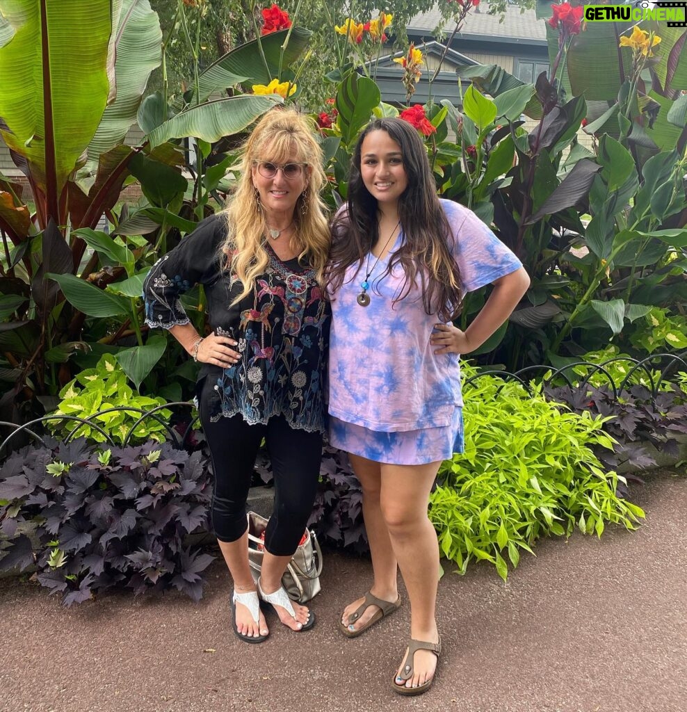 Jazz Jennings Instagram - With mothers who support their transgender youth being attacked and told they are wrong, this Mother’s Day, I specifically want to let all mothers of transgender kids know that you are amazing. Just like my mom’s support saved my life, your support has the ability to save yours. A mother’s job is to love their child unconditionally, and moms like mine have done just that. Thank you, Mom, for being such a kind and beautiful soul. I love you to the end of the universe and back💜💜💜