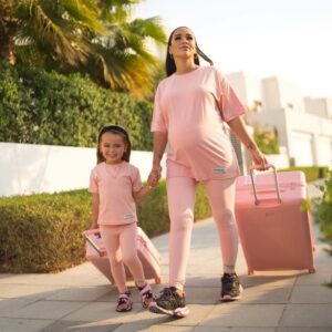 Jazz Lanfranchi Instagram - !!! CONCOURS : @bandeapartparis te fait gagner 1 séjour de rêve à Dubaï pour 2 personnes ! ☀️ ✈️ 
•
- 1er lot : 1 séjour d’une semaine à Dubaï pour 2 personnes ainsi que 2 valises @bandeapartparis 
- 2ème lot : 1 set complet de valises et accessoires @bandeapartparis 
- 3ème lot : 1 valise @bandeapartparis 
•
Pour participer :
- Abonnes toi au compte de @bandeapartparis 
- Like ce post 
- Tag 2 ami(e)s
•
Résultat du concours le mardi 12 octobre 2021.

#concours #bandeapart #bandeapartparis #valise @shaunaevents #sponsorisé