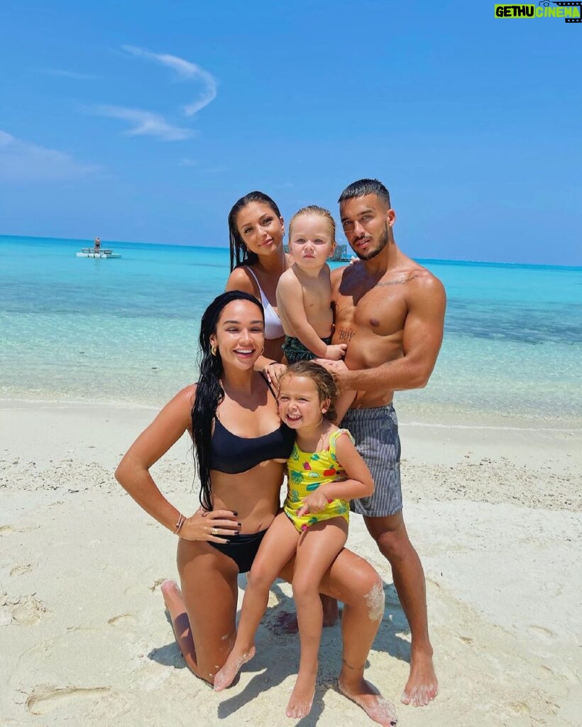 Jazz Lanfranchi Instagram - Ma famille 🤍🌞 Maldives Islands