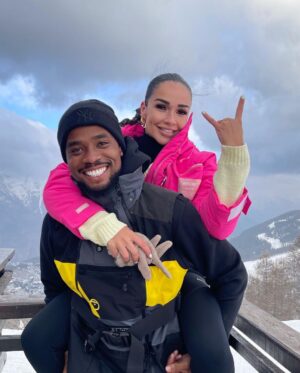 Jazz Lanfranchi Instagram - Après plusieurs jours à être malade avec une belle intoxication des mon premier jour arriver auprès des miens j’ai enfin pu aujourd’hui passé une très belle journée avec eux 🤍 l’œil des gens est puissant mais les Dua son 1million de fois supérieur 🤍 Happy birthday to my brother @sisikofficiel