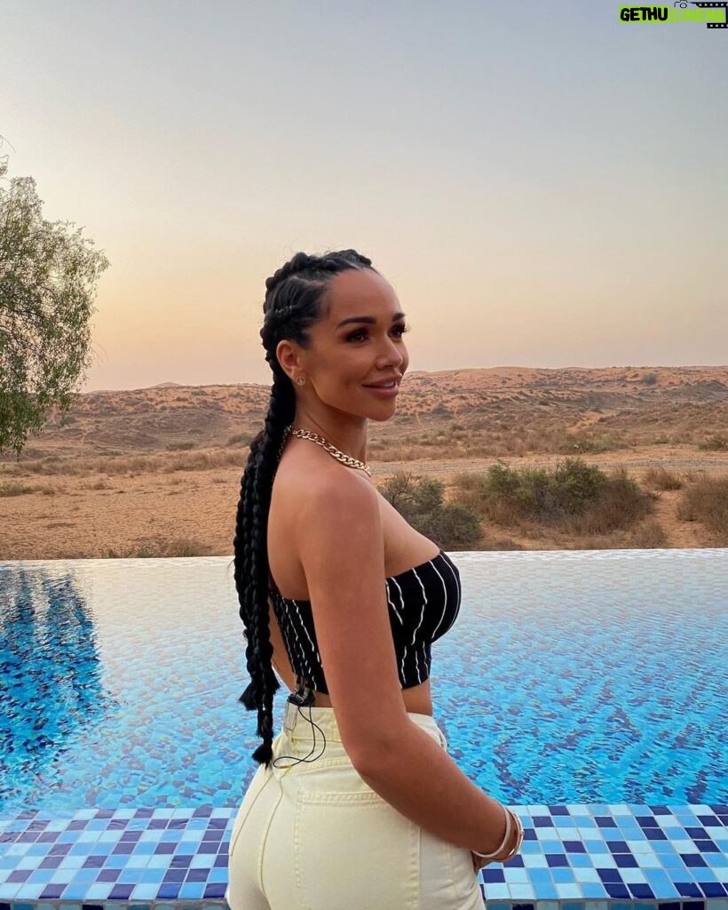 Jazz Lanfranchi Instagram - Les moments simples sont des moments de bonheur . thankyou girls for this 🤍 The Ritz-Carlton Ras Al Khaimah, Al Wadi Desert