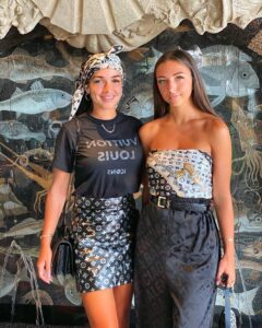 Jazz Lanfranchi Instagram - Ma sœur, ma meilleure amie, être réunis pendant ces quelques jours, me rend tellement heureuse. 🤩 Je t’aime , Happy Day @annexbeachcannes @iam_evaqueen Cannes Beach,France