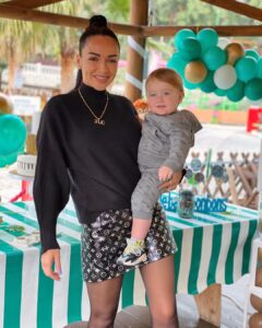 Jazz Lanfranchi Instagram - Mon fils , aujourd’hui c’est ton anniversaire tu fêtes tes 1 an seulement et pourtant tu as déjà vu et vécu beaucoup de choses. Mon fils maman à les larmes qui coulent en pensant à ces années avec toi mon KING . Oui mon fils tu es un roi , on aurai pu ne jamais fêter cet anniversaire aujourd’hui, j’apporte tout mon soutien aux parents avec des enfants malade ou partie trop tôt . Mon fils, tu seras toujours le plus spécial à mes yeux. Maman voulait t’appeler CHANCE ou CHYNE et papa avait finalement choisi CAYDEN , mais quelque part ses 3 noms te vont à merveille. Mon fils je te fait la promesse de t’accompagner toute ta vie de jamais te lâcher, jamais. Bon anniversaire l’homme de ma vie @cayden_gcl ❤️