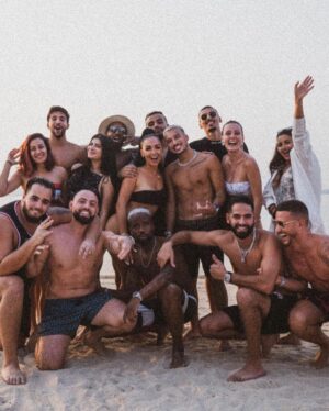 Jazz Lanfranchi Instagram - Coucou à tous 🤍 J’ai passé un anniversaire juste formidable entouré de personnes importantes dans ma vie je remercie chacun d’entre vous d’en faire partie et d’avoir été là à mes côtés🤍 mais plus particulièrement à Mon Mari qui a tout mis en œuvre afin que j’ai un week-end exceptionnel lui et moi on est trop pareil 🤍 Et merci à mon amie Yamna de toujours rendre les choses parfaites avec son agence même à distance @nueveagency and my brother @madonnaslovechild 🤍