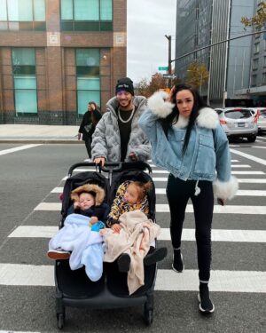 Jazz Lanfranchi Instagram - The JLC family in New York ❄️ notre clip est en ligne. Lien dans ma bio ❤️