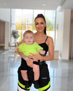 Jazz Lanfranchi Instagram - King Cayden ⭐️ mon fils mon prince mon roi , je suis tellement fière de toi mon baby boy , il a tellement grandit vite , promis dans la JLC family saison 2 king cayden va vous faire rêver ⭐️🤞🏼