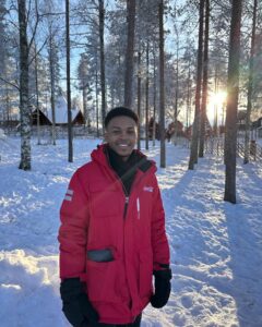 Jean Paulo Campos Instagram - pra sempre vou lembrar dessa vivência natalina em @visitrovaniemi com a @cocacola_br Feliz Natal tropinha!!! 🥹🎄❤️