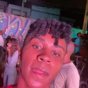 Jean Paulo Campos Instagram - Jeanzinho do passado com 19 aninhos passando pra avisar que amanhã estreia a segunda temp de #VickyeaMusa na @globoplay ❕💕