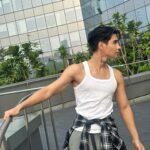 Jeff Satur Instagram - Sunshine soon