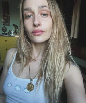Jemima Kirke Instagram - As a kid, when people asked what do you want to be when you grow up?” I felt obligated to say “an artist.” What I wanted to say was “a Delia’s model!” Its past my time now. But coulda. Woulda. Shoulda. 

New shirts available. In stories soon. DM for purchase.