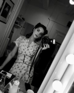 Jenna Coleman Instagram - BackStage @oldvictheatre @leicauk Self portrait #AnnDeever #AllMysons #DressingRoom