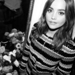 Jenna Coleman Instagram - Getting ready with @bazaaruk and @chanelofficial 🖤🎥🎞 Merci Chanel X Finch #thenightbefore…