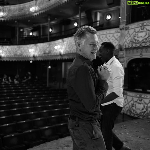 Jenna Coleman Instagram - Warm Up @oldvictheatre #missthisteam! @leicauk