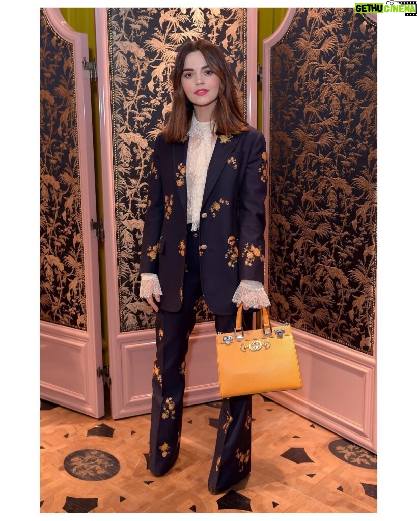 Jenna Coleman Instagram - Gucci. Suit.. ❤️💫 @gucci 🌹🌷🌸